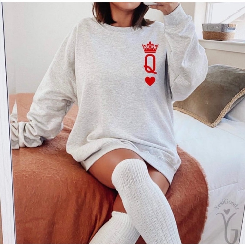 Queen of Hearts Gray Sweatshirt Valentine’s Day Trendy Crewneck Sweater New